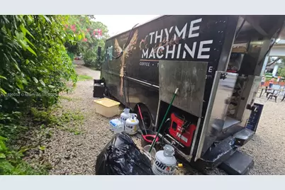 Mediterranean Food Truck For Sale in Miami, Miami, FL 33130 - Photo 3