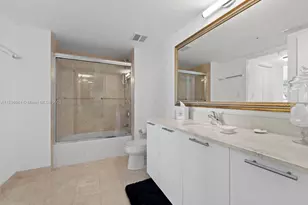 1800 N Bayshore Dr, Miami, FL 33132 - Photo 15