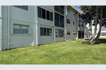 8450 Sunrise Lakes Blvd #111, Sunrise, FL 33322 - Photo 3