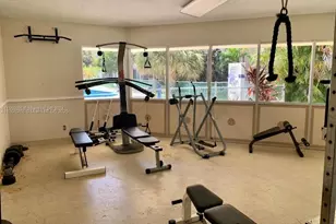 319 NE 14th Ave, Hallandale Beach, FL 33009 - Photo 11