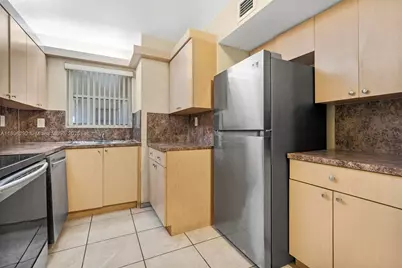 8860 Fontainebleau Blvd #304, Miami, FL 33172 - Photo 11