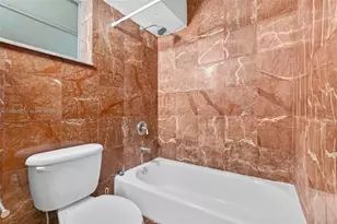 8860 Fontainebleau Blvd, Miami, FL 33172 - Photo 19