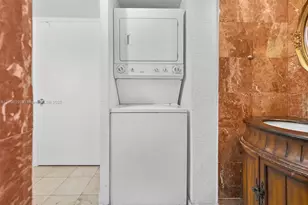 8860 Fontainebleau Blvd, Miami, FL 33172 - Photo 17