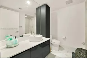 31 SE 6th St, Miami, FL 33131 - Photo 9