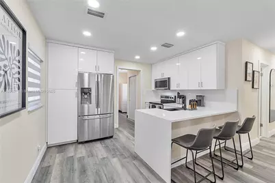 631 NE 57th St, Oakland Park, FL 33334 - Photo 3