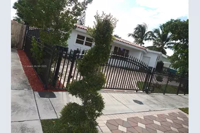 240 NE 27th St #1, Pompano Beach, FL 33064 - Photo 1