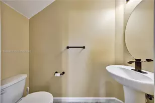 346 NE 47th Pl, Deerfield Beach, FL 33064 - Photo 11