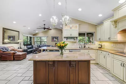 10101 SW 5th St, Plantation, FL 33324 - Photo 13