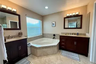 1115 NW 132nd Ave, Pembroke Pines, FL 33028 - Photo 11