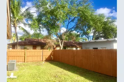 825 NW 9th St #825, Hallandale Beach, FL 33009 - Photo 15