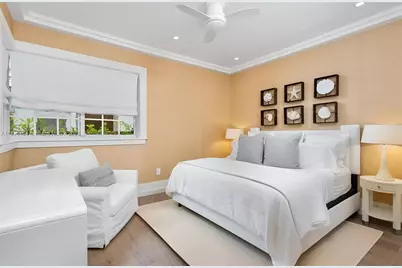 2575 Pine Tree Dr, Miami Beach, FL 33140 - Photo 13