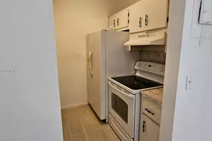 230 SW 11th Ave, Hallandale Beach, FL 33009 - Photo 17