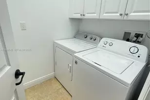 8290 NW 39th Ct, Cooper City, FL 33024 - Photo 9