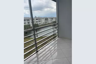 8280 Sunrise Lakes Blvd #307, Sunrise, FL 33322 - Photo 7