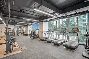 227 NE 2nd St, Miami, FL 33132 - Photo 25