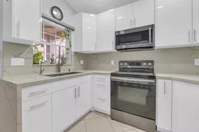 362 Bridgeton Rd, Weston, FL 33326 - Photo 13