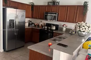 8867 W 35th Way, Hialeah, FL 33018 - Photo 5