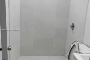 165 W 60th St, Hialeah, FL 33012 - Photo 17