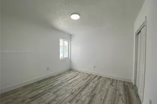 46 NW 44th St, Miami, FL 33127 - Photo 11