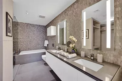 88 SW 7th St #1408, Miami, FL 33130 - Photo 13