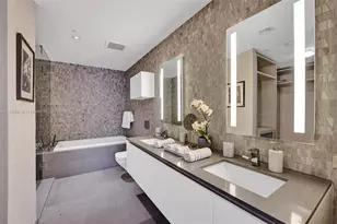 88 SW 7th St, Miami, FL 33130 - Photo 13