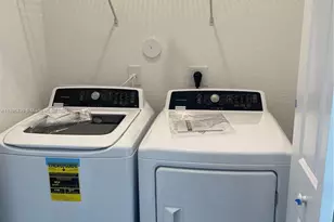 20588 NE 5th Pl, Miami, FL 33179 - Photo 23