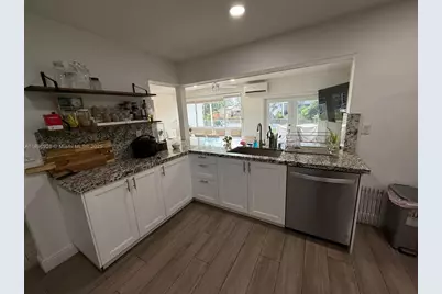 8600 NW 27th Pl, Sunrise, FL 33322 - Photo 7