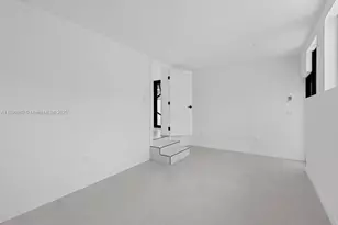 841 SE 11th Pl, Hialeah, FL 33010 - Photo 25