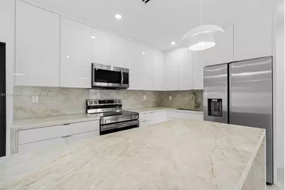 841 SE 11th Pl, Hialeah, FL 33010 - Photo 15