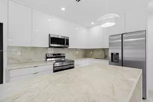 841 SE 11th Pl, Hialeah, FL 33010 - Photo 15