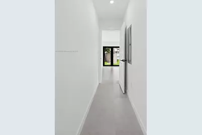 841 SE 11th Pl, Hialeah, FL 33010 - Photo 17