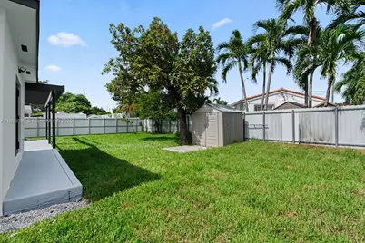841 SE 11th Pl, Hialeah, FL 33010 - Photo 43