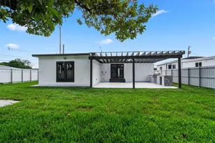 841 SE 11th Pl, Hialeah, FL 33010 - Photo 41