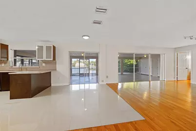 8881 NW 189th Ter, Hialeah, FL 33018 - Photo 11