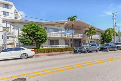 8040 Tatum Waterway Dr #7, Miami Beach, FL 33141 - Photo 1