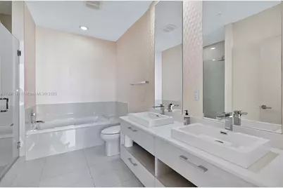 55 SW 9th St #4301, Miami, FL 33130 - Photo 15