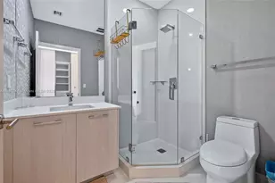 55 SW 9th St, Miami, FL 33130 - Photo 27