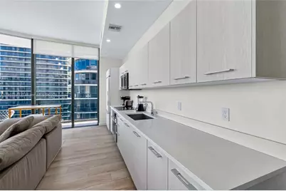 55 SW 9th St #4301, Miami, FL 33130 - Photo 9