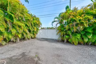 21551 SW 187th Ave, Miami, FL 33187 - Photo 27