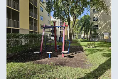 8100 Geneva Ct #540, Doral, FL 33166 - Photo 21