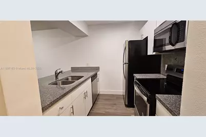 8100 Geneva Ct #540, Doral, FL 33166 - Photo 5