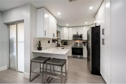 15863 SW 71st St, Miami, FL 33193 - Photo 11