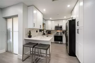 15863 SW 71st St, Miami, FL 33193 - Photo 11