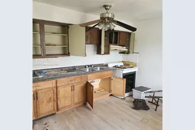 245 SW 11th Ave, South Bay, FL 33493 - Photo 7