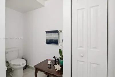 8929 NW 183rd St, Hialeah, FL 33018 - Photo 17