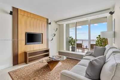 218 SE 14th St #2105, Miami, FL 33131 - Photo 7