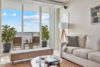 218 SE 14th St #2105, Miami, FL 33131 - Photo 3