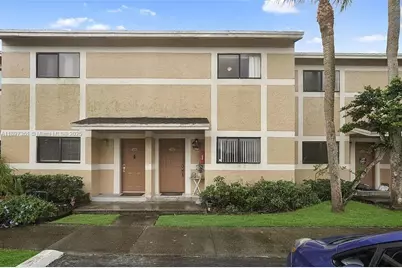 9482 Palm Cir S #., Pembroke Pines, FL 33025 - Photo 1