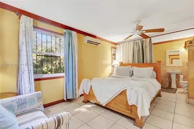 1140 NW 127th St, North Miami, FL 33168 - Photo 15