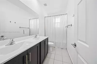 10800 W 35th Way, Hialeah, FL 33018 - Photo 23